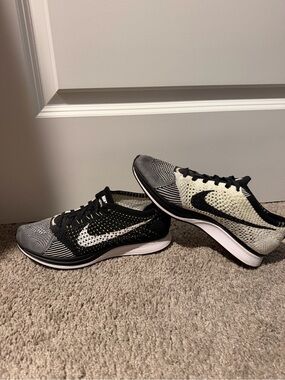 Nike Women’s Flyknit Racer - Black & White